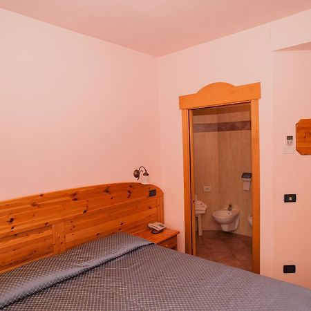 Hotel Vittoria Riva del Garda Oda fotoğraf