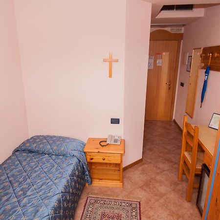 Hotel Vittoria Riva del Garda Oda fotoğraf