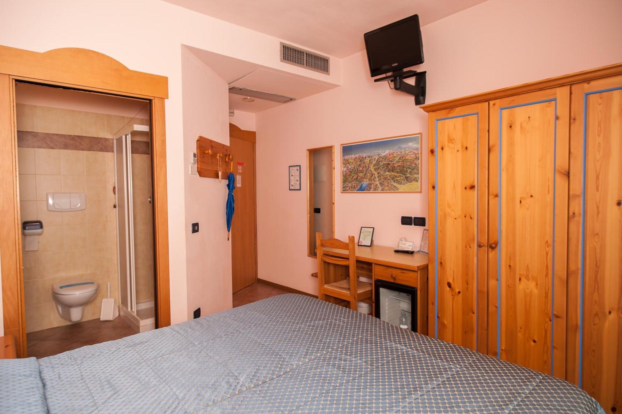 Hotel Vittoria Riva del Garda Oda fotoğraf