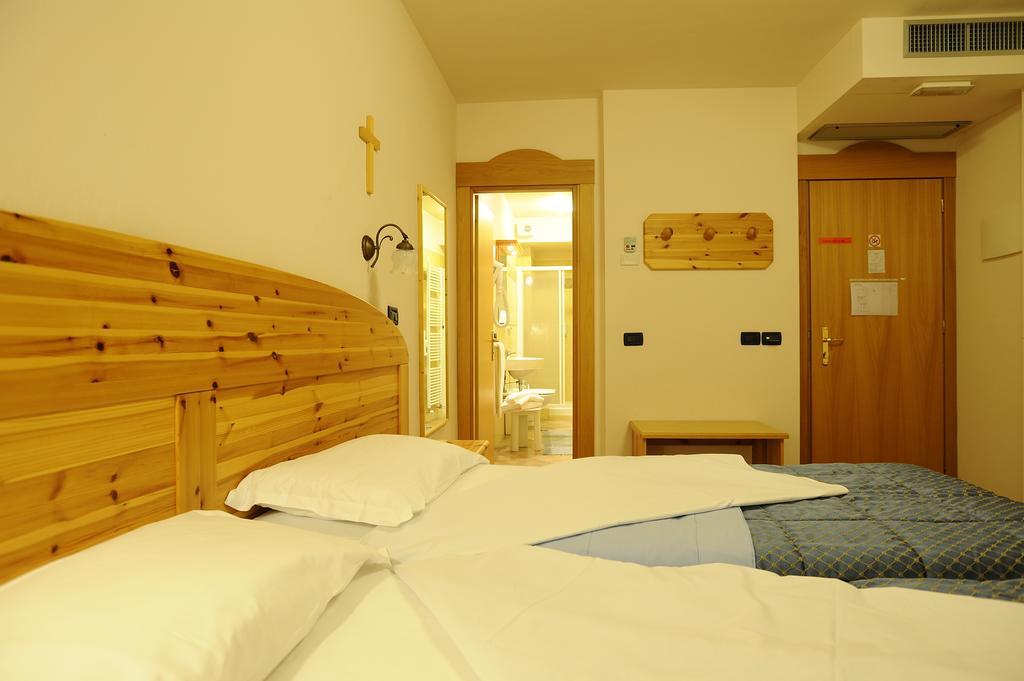 Hotel Vittoria Riva del Garda Dış mekan fotoğraf
