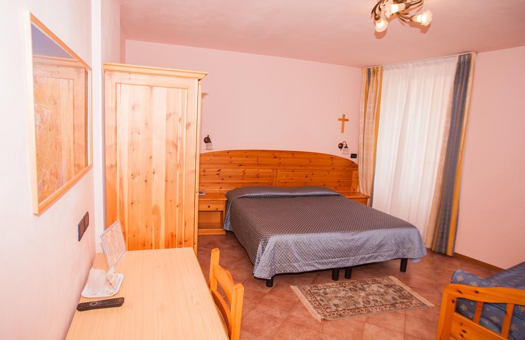 Hotel Vittoria Riva del Garda Oda fotoğraf